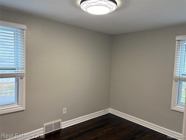 Building Photo - 1601 E 4th St