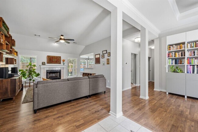 Building Photo - 6816 Beatty Dr