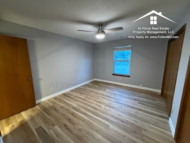 Building Photo - 2711 Mayflower Dr