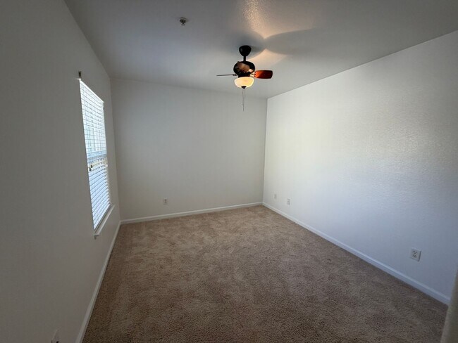 Building Photo - 3301 N Park Dr