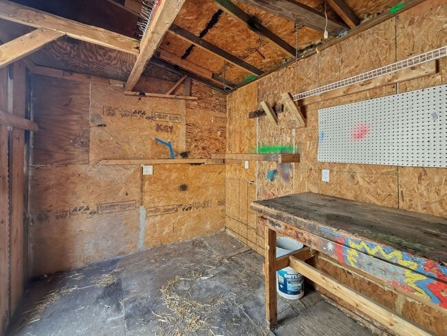 Building Photo - Fully Updated 2-Bed with Modern Finishes