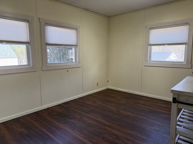 Building Photo - 43 Pleasant View St