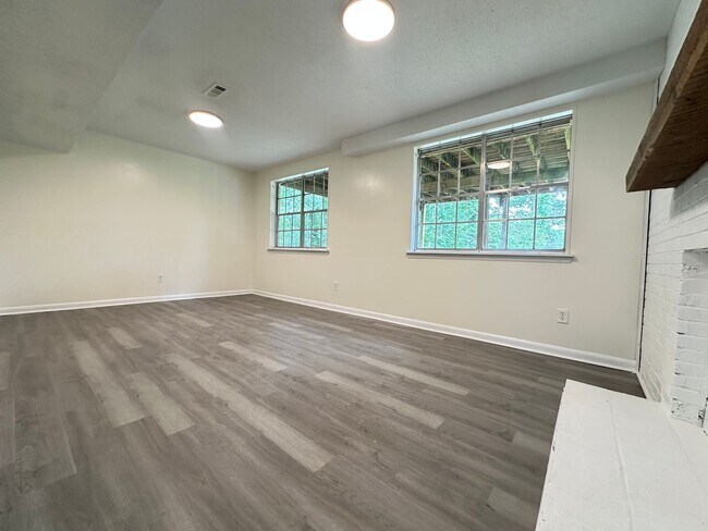 Building Photo - Home for rent in Gardendale