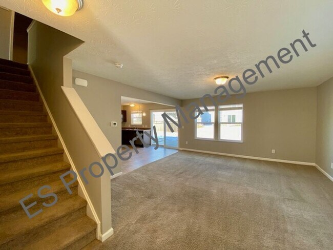 Building Photo - Beautiful 4 bedroom, 2.5 bathroom home in Ingalls- Prairie Hollow Community
