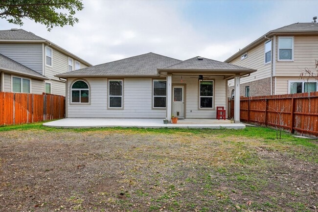 Building Photo - Spacious 3BR w/ Appliances Included + Resort-Style Community Amenities