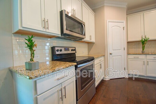 Building Photo - 2220 Oldenburg Ln