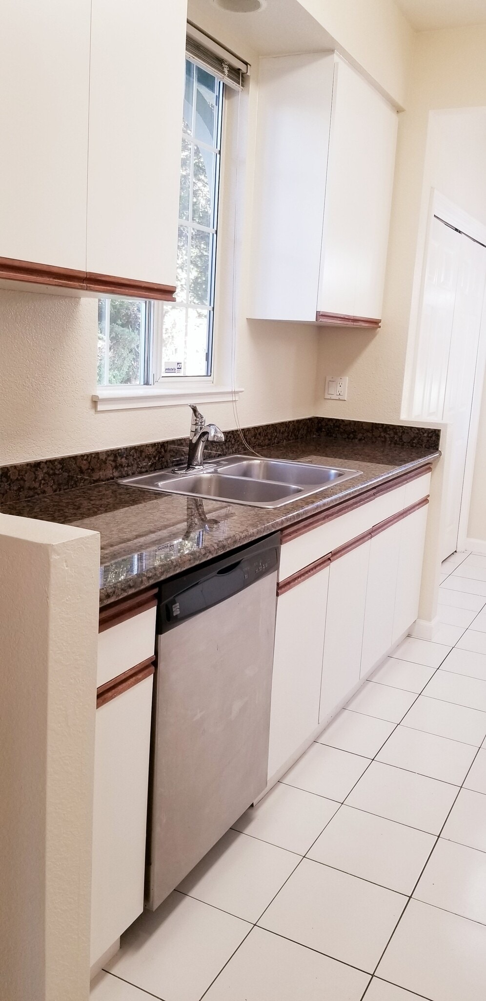 Kitchen - 1520 Adeline St