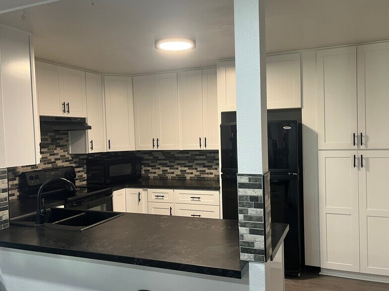 Kitchen - 10300 Caminito Cuervo
