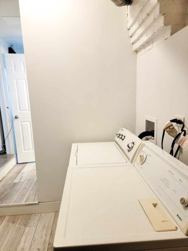 Building Photo - 6530 N Drake Ave