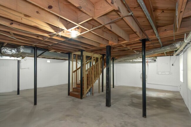 Building Photo - Move In Special – Limited Time Only! Now t...