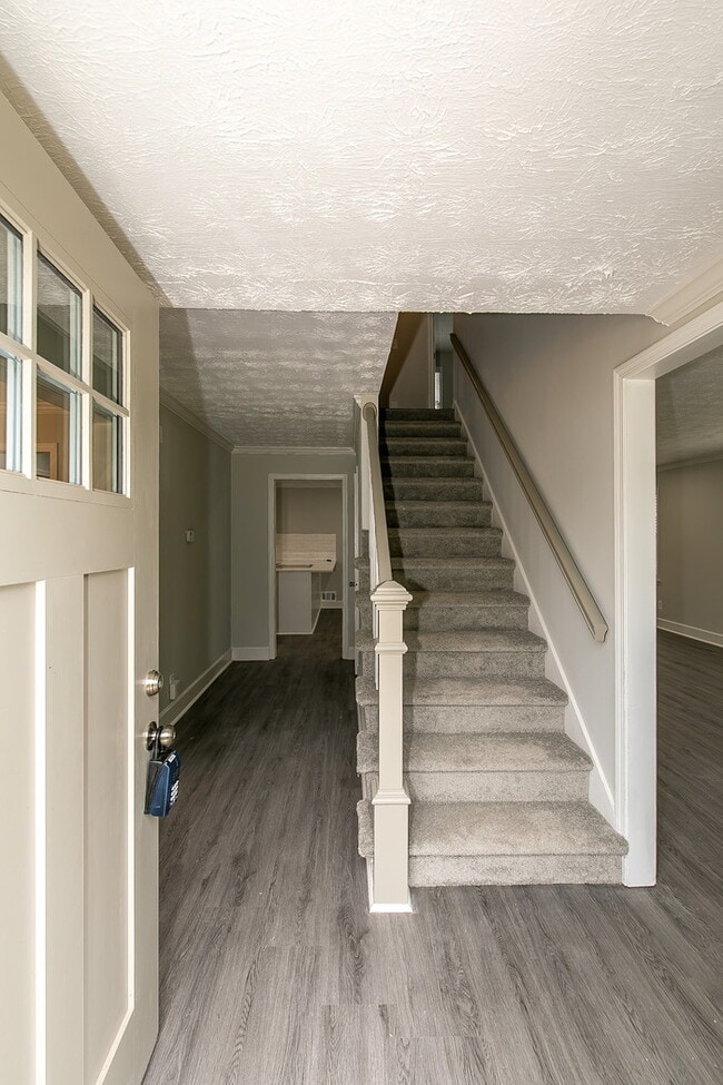 Building Photo - 4143 Meadow Way