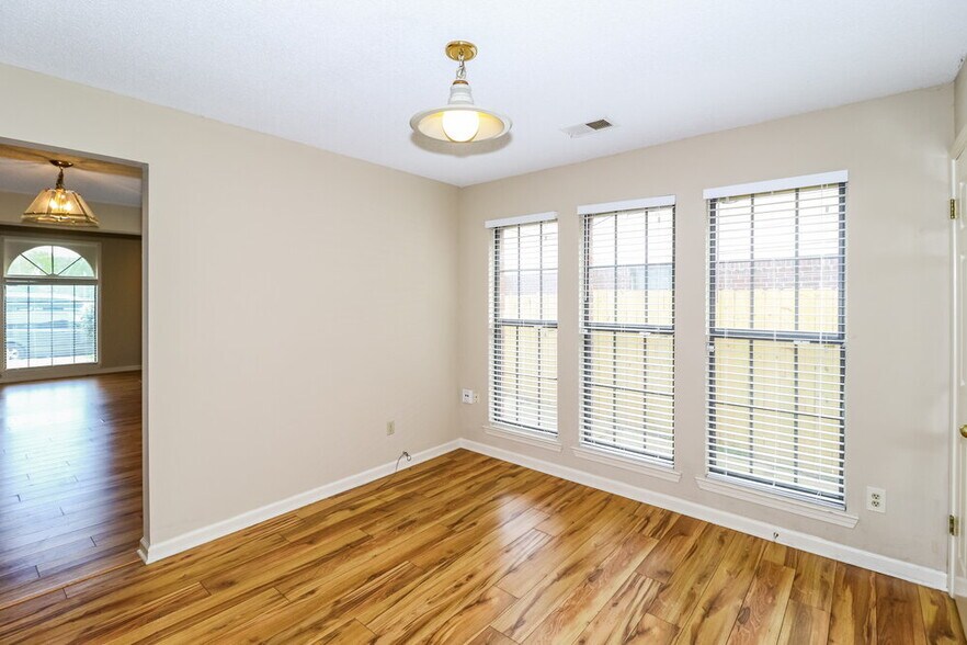 Building Photo - 1611 Oaken Bucket Dr