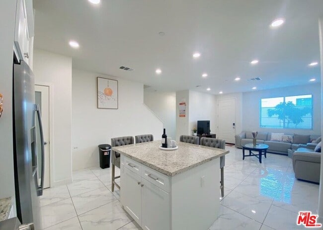 Building Photo - 13 Bedford Ct