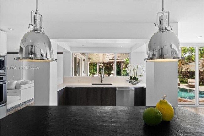 Building Photo - 575 Bay Point Rd