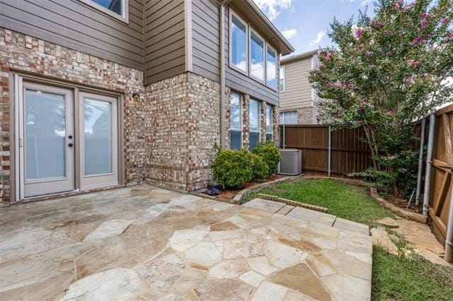 Building Photo - 913 Englewood Ln