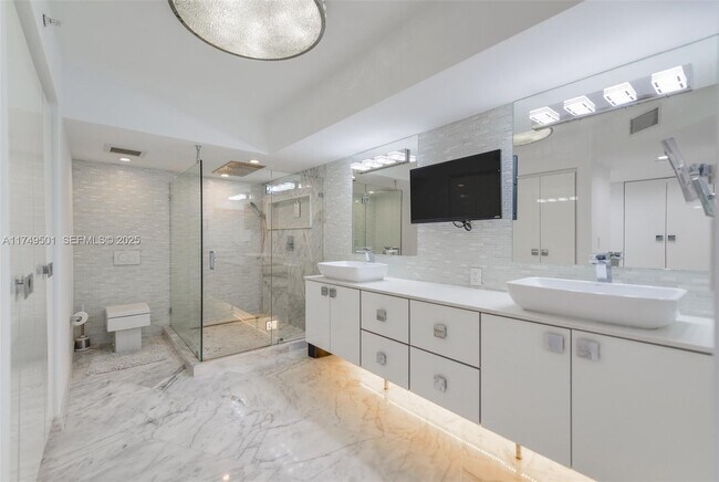 Building Photo - 19195 NE 36th Pl