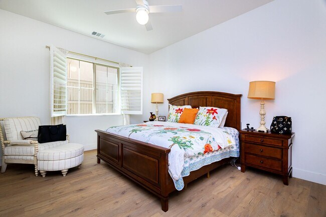 Building Photo - Gorgeous Custom Upgraded Serrano Home!
