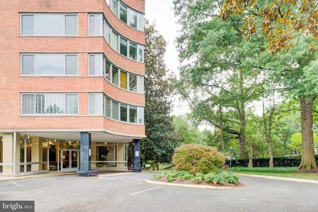 Building Photo - 4200 Cathedral Ave NW