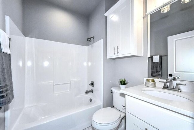 Building Photo - 517 E B St