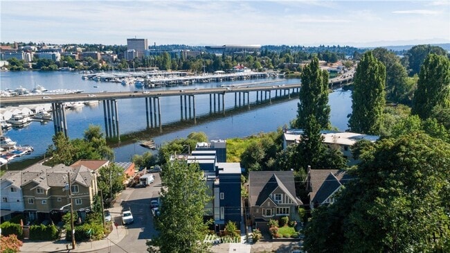 Building Photo - Spacious Montlake Rental with Stunning Vie...