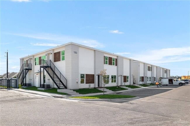 Building Photo - 9 E Yuma Ave