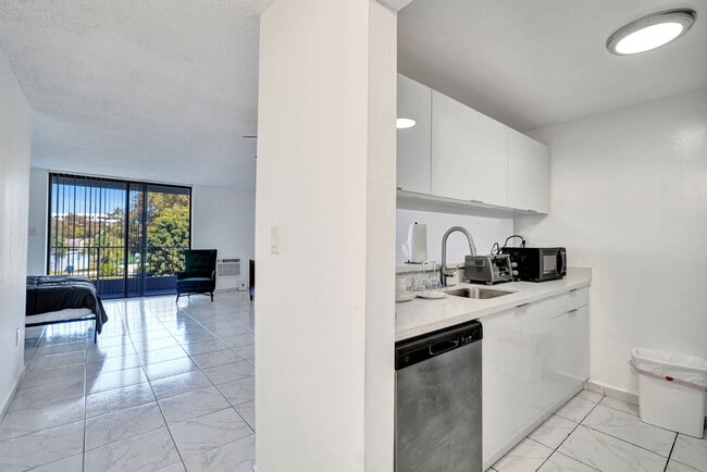 Building Photo - 777 NW 155th Ln