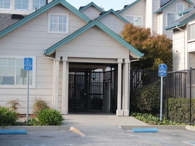 Building Photo - Ideal Location. .. Walk to Bart, Costco, Starbucks, Trader Joes, Kaiser Hospital