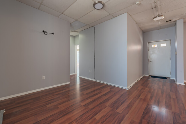 Building Photo - 104 N Graham St