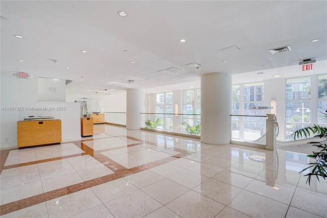 Building Photo - 10350 W Bay Harbor Dr