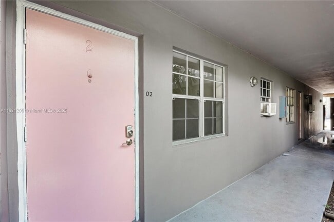 Building Photo - 400 SE 31st St