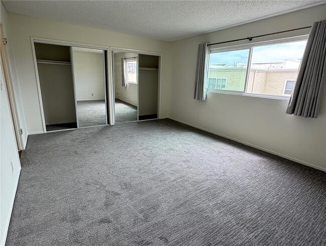 Building Photo - 423 2nd St