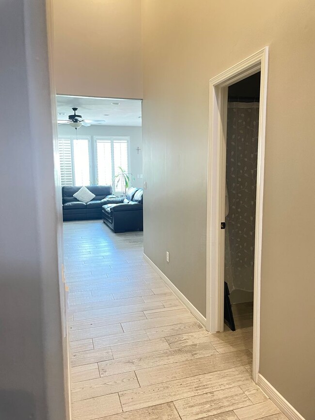 Building Photo - WESTSIDE HOME FOR RENT