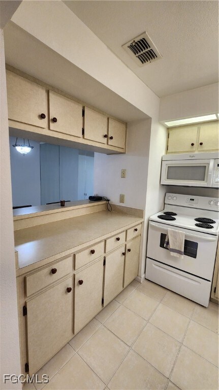 Building Photo - 8151 S Woods Cir