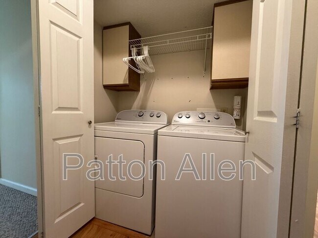 Building Photo - 1304 Abbey Cir