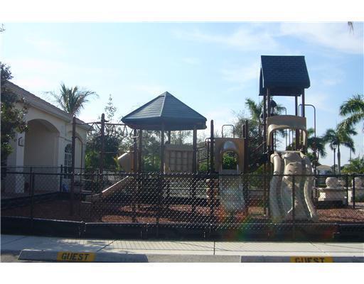 Building Photo - 4203 Myrtlewood Cir E