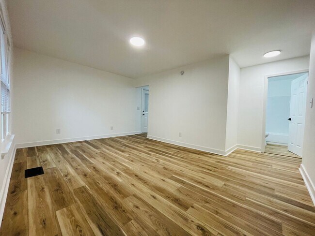 Building Photo - Stunning 4 Bedroom Home for Rent - Fully Remodeled!