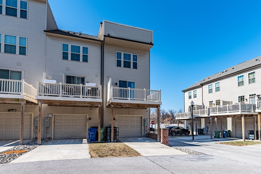 Building Photo - 201 S Macon St