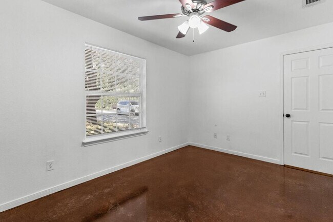 Building Photo - 1615 Libby Ln