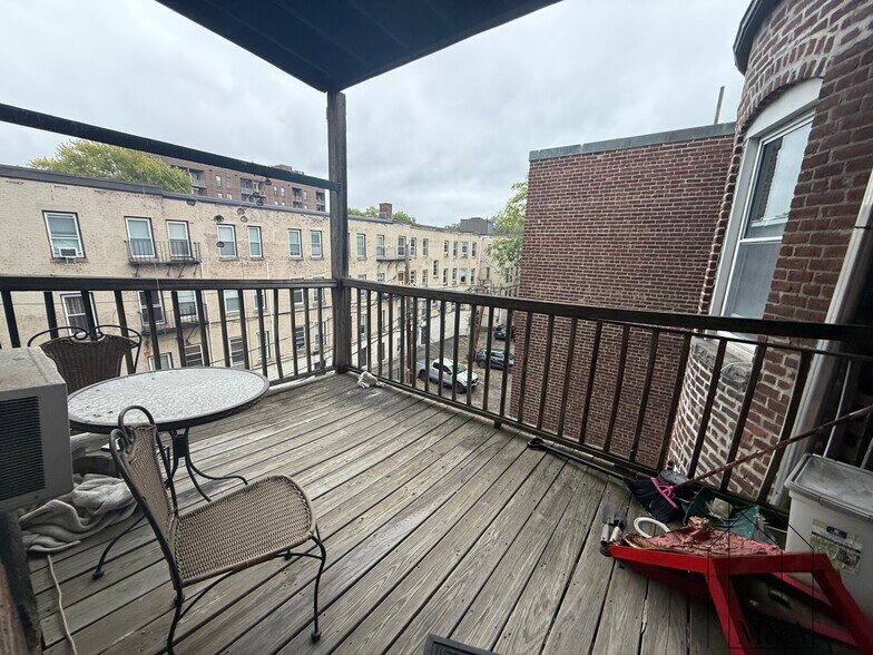 Building Photo - 43 Strathmore Rd
