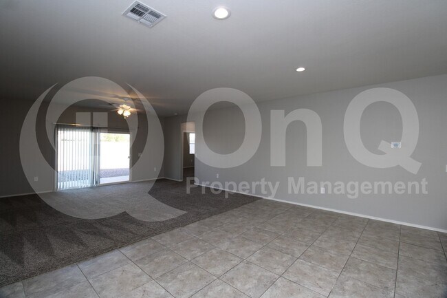 Building Photo - 4644 W Nutmeg Ave