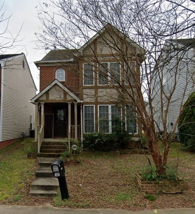 Building Photo - Spacious 3 Bedroom 2.5 Bathroom Home in Randolph Neighborhood