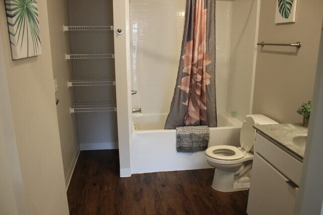 Building Photo - 4415 Lincoln Way