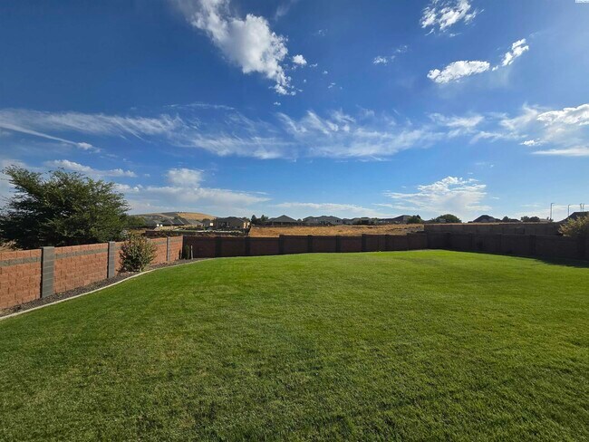 Building Photo - 3/4 Acre lot with Pool/Hot and Lawn Care I...