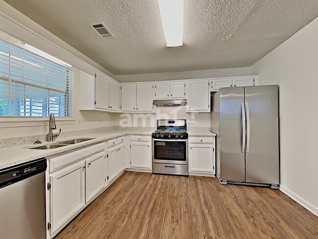 Building Photo - 7132 New Dale Rd