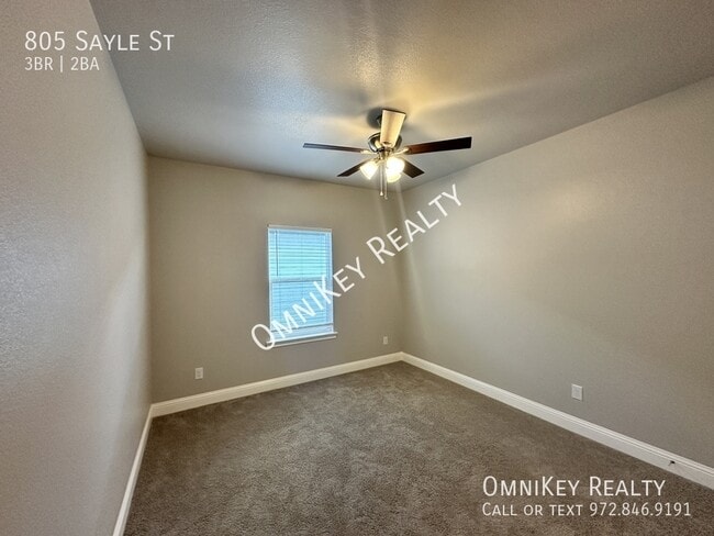 Building Photo - 805 Sayle St