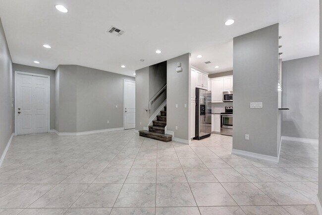Building Photo - 10850 NW 74th Dr