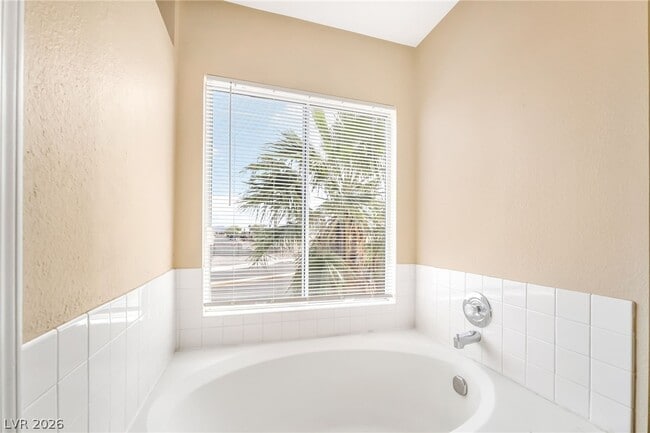 Building Photo - 120 McLaren St