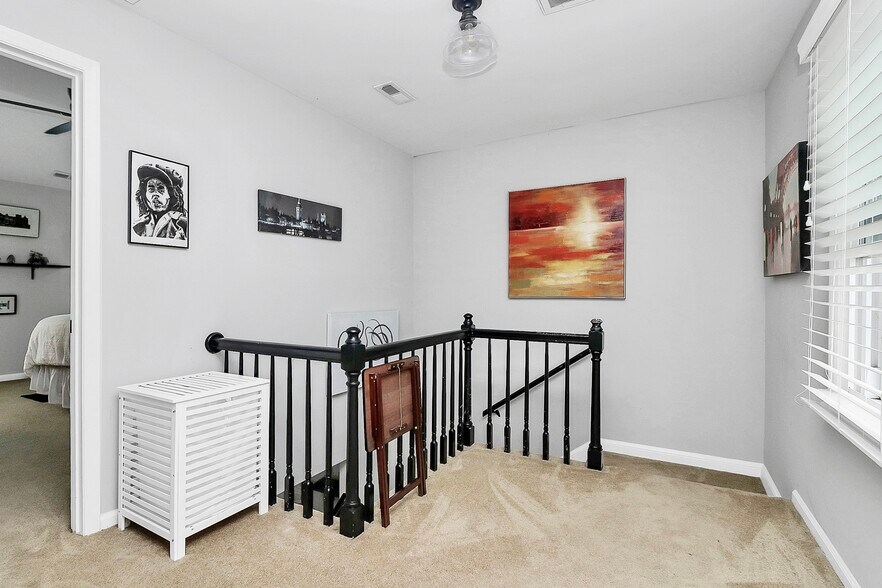 Building Photo - 9252 N Vicksburg Park Ct