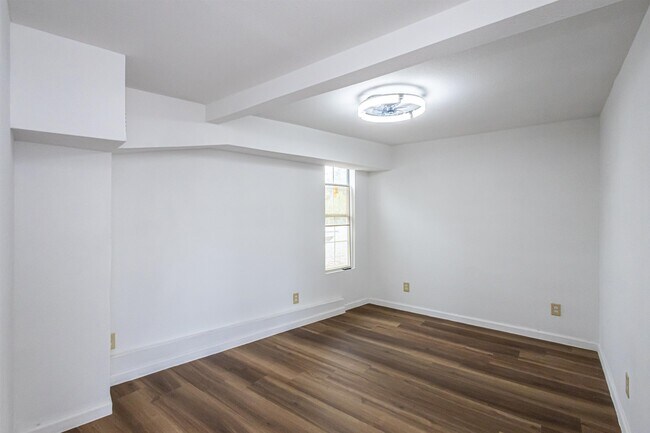 Building Photo - 1420 Corpus Christi St