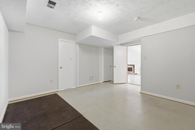 Building Photo - 8031 Sleepy View Ln